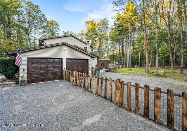 Photo 4 of Single Family Residence at 150 Longwoods Dr, Saylorsburg, PA 18353 | MLS# PM-136208 | | Sold on 2025-11-21
