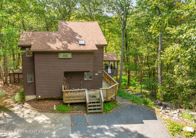 Photo 2 of Single family home for sale at 1021 Hampstead Rd, Bushkill, PA 18324 | MLS# PM-136225 | Listing updated on 2025-10-03