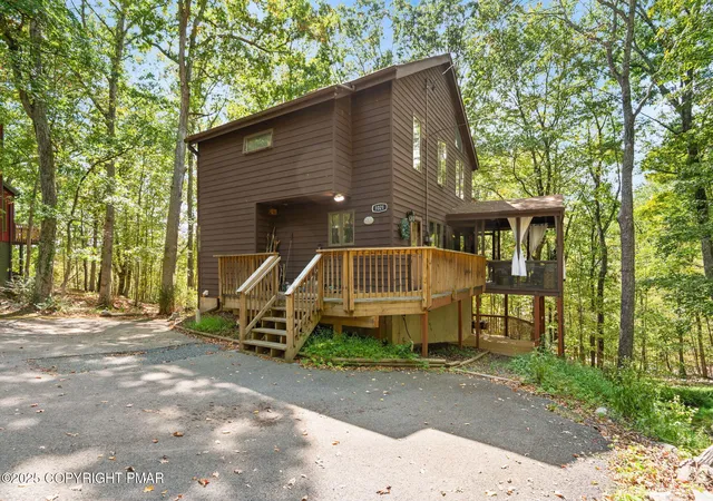 Photo 3 of Single family home for sale at 1021 Hampstead Rd, Bushkill, PA 18324 | MLS# PM-136225 | Listing updated on 2025-10-03