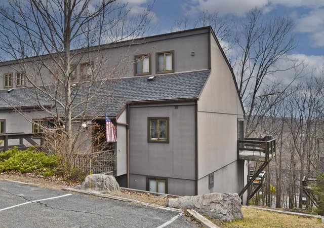 Photo 2 of Townhouse for sale at 125 Cross Country Ln, Tannersville, PA 18372 | MLS# PM-136356 | Listing updated on 2025-10-09
