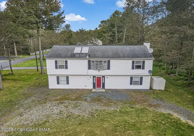 Photo 3 of Sale Pending at 905 Granite Ter, Tobyhanna, PA 18466 | MLS# PM-136336 | Listing updated on 2025-12-11