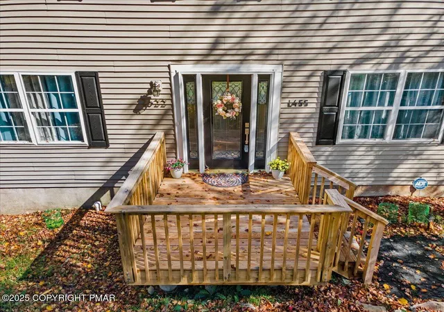 Photo 2 of Single family home for sale at 2622 Foxledge Dr, Tobyhanna, PA 18466 | MLS# PM-136414 | Listing updated on 2025-10-22