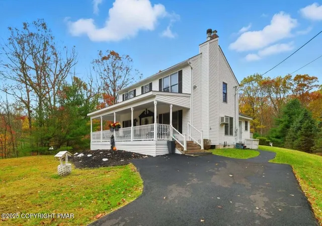 Photo 3 of Single family home for sale at 30 Ledgewood Ct 12, East Stroudsburg, PA 18302 | MLS# PM-136710 | Listing updated on 2025-10-22