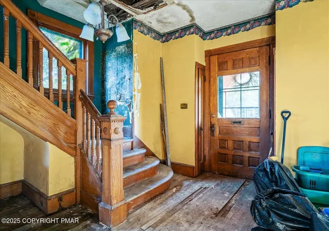 Photo 3 of Single family home for sale at 915 1st Ave, Williamsport, PA 17701 | MLS# PM-136540 | Listing updated on 2026-01-14