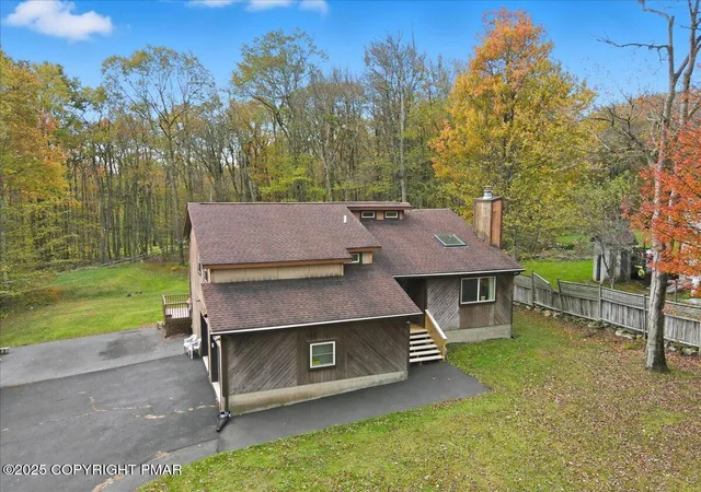 Photo 2 of Single family home for sale at 6137 Victoria Dr, Tobyhanna, PA 18466 | MLS# PM-136648 | Listing updated on 2026-06-10