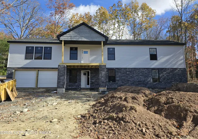Photo 2 of Single family home for sale at 211 Brentwood Dr, Bushkill, PA 18324 | MLS# PM-136526 | Listing updated on 2025-10-30