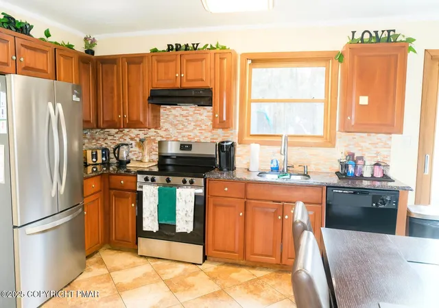 Photo 2 of Single family home for sale at 212 Spicebush Dr, East Stroudsburg, PA 18301 | MLS# PM-136594 | Listing updated on 2025-11-20
