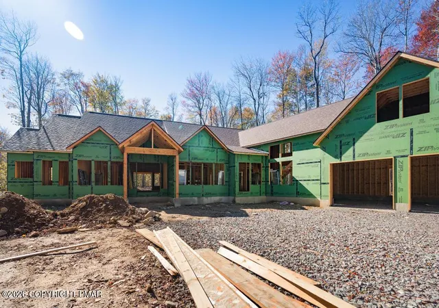 Homes for sale in Pocono Pines, PA | 105 Boones Trl, Pocono Pines, PA 18350 | MLS# PM-136610