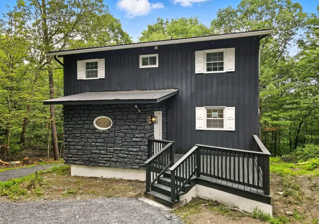 Photo 3 of Single Family Residence at 16 Norman Dr, East Stroudsburg, PA 18302 | MLS# PM-136605 | | Sold on 2025-12-19