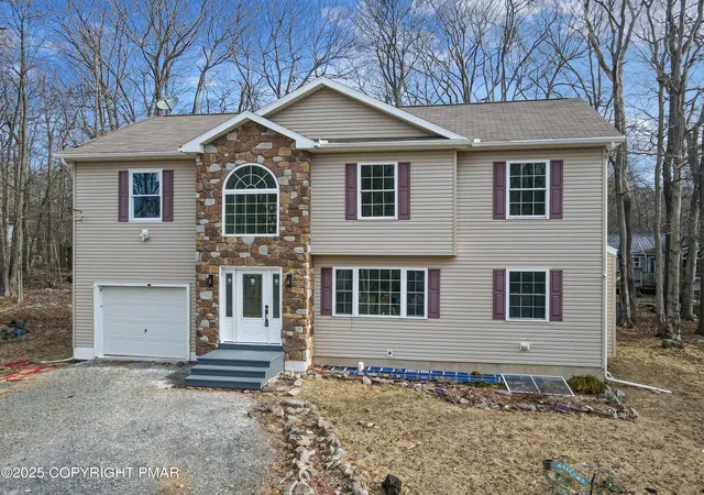 Photo 2 of Single Family Residence at 7500 Crestview Dr, Tobyhanna, PA 18466 | MLS# PM-136683 | | Sold on 2025-12-29