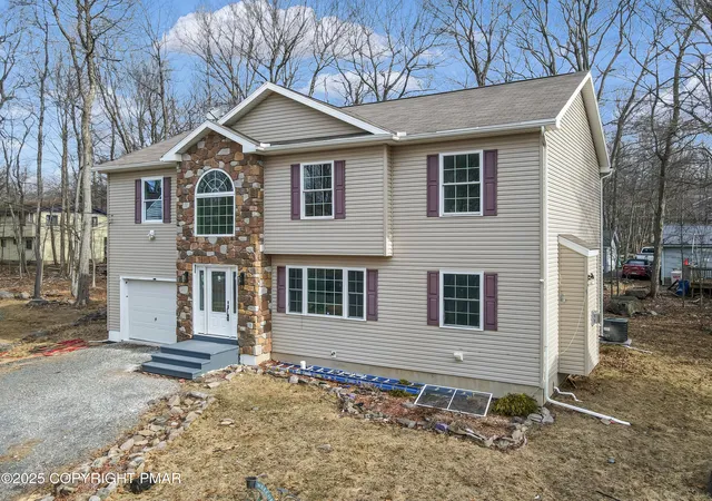 Photo 3 of Single Family Residence at 7500 Crestview Dr, Tobyhanna, PA 18466 | MLS# PM-136683 | | Sold on 2025-12-29