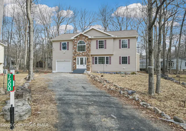 Photo 4 of Single Family Residence at 7500 Crestview Dr, Tobyhanna, PA 18466 | MLS# PM-136683 | | Sold on 2025-12-29
