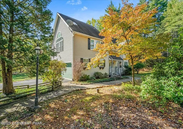 Photo 2 of Single family home for sale at 2162 Hill Rd, Effort, PA 18330 | MLS# PM-136592 | Listing updated on 2025-11-07