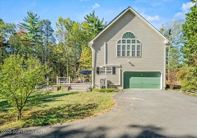 Photo 3 of Single family home for sale at 2162 Hill Rd, Effort, PA 18330 | MLS# PM-136592 | Listing updated on 2025-11-07