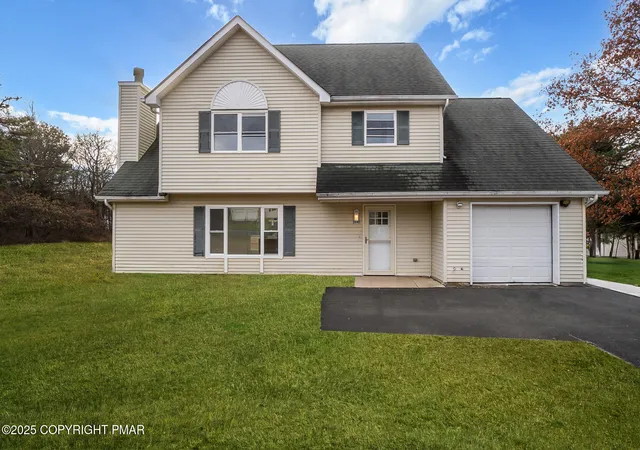 Homes for sale in Blakeslee, PA | 2641 Yellowstone Dr, Blakeslee, PA 18610 | MLS# PM-137160