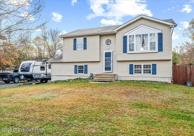 Homes for sale in Blakeslee, PA | 204 Center Dr, Blakeslee, PA 18610 | MLS# PM-136809