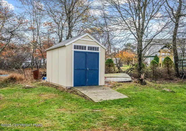 Homes for sale in Blakeslee, PA | 204 Center Dr, Blakeslee, PA 18610 | MLS# PM-136809