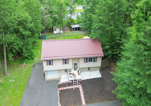 Photo 2 of Single family home for sale at 2787 Pocono Cir, Bartonsville, PA 18321 | MLS# PM-136826 | Listing updated on 2025-12-11