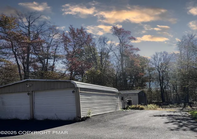Photo 3 of Single family home for sale at 1171 Little Billy Ln, Tobyhanna, PA 18466 | MLS# PM-136919 | Listing updated on 2025-11-19