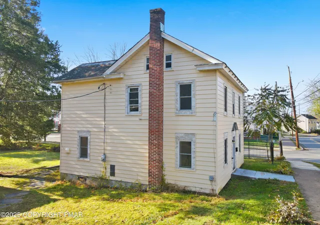 Photo 2 of Single family home for sale at 73 E Broad St, East Stroudsburg, PA 18301 | MLS# PM-137042 | Listing updated on 2026-01-18