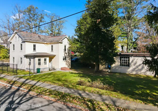Photo 4 of Single family home for sale at 73 E Broad St, East Stroudsburg, PA 18301 | MLS# PM-137042 | Listing updated on 2026-01-18