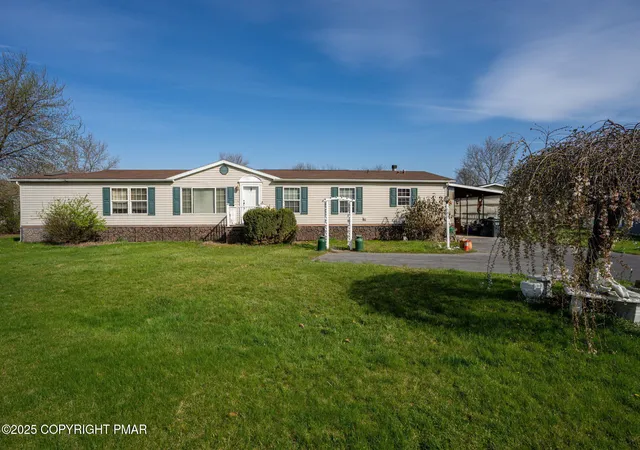 Photo 3 of Manufactured Home at 183 Greenbriar Dr S, Bath, PA 18014 | MLS# PM-137063 | | Sold on 2026-04-02
