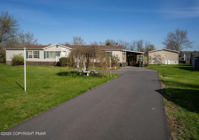 Photo 4 of Manufactured Home at 183 Greenbriar Dr S, Bath, PA 18014 | MLS# PM-137063 | | Sold on 2026-04-02