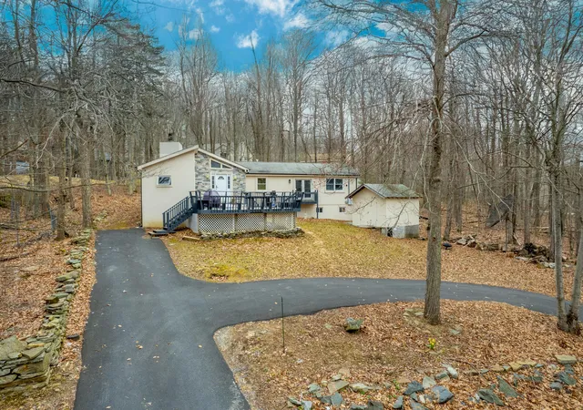 Photo 4 of Single family home for sale at 1458 Belgravia Dr, Tobyhanna, PA 18466 | MLS# PM-137041 | Listing updated on 2026-03-11