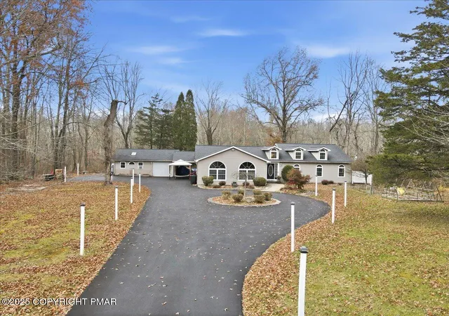 Photo 3 of Single family home for sale at 4108 Manor Dr, Stroudsburg, PA 18360 | MLS# PM-137202 | Listing updated on 2025-12-03