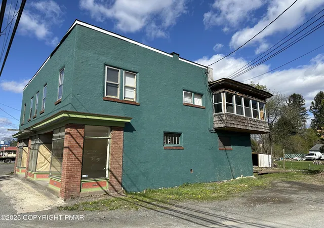 Photo 2 of Single family home for sale at 6656 Route 191, Cresco, PA 18326 | MLS# PM-137257 | Listing updated on 2025-12-21