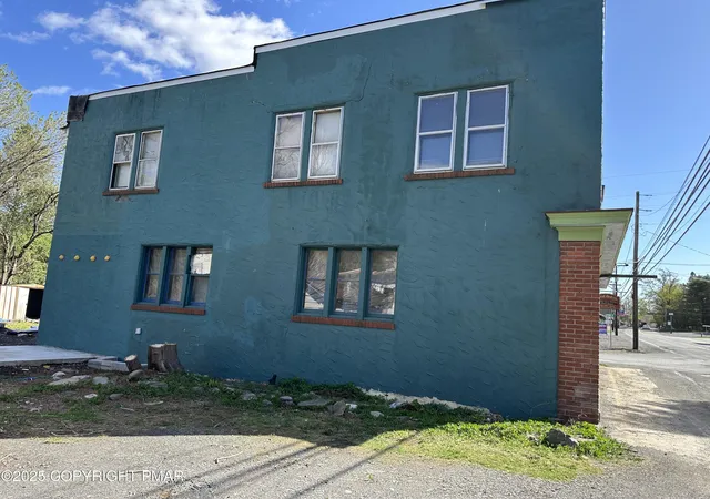 Photo 3 of Single family home for sale at 6656 Route 191, Cresco, PA 18326 | MLS# PM-137257 | Listing updated on 2025-12-21