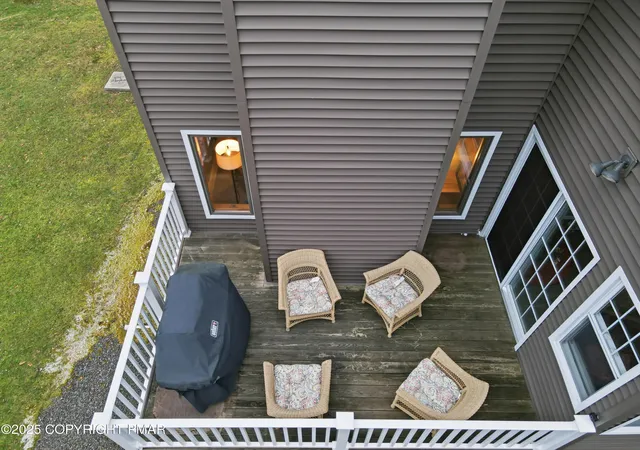 Photo 4 of Single Family Residence at 33 Sunset Dr, Covington Township, PA 18424 | MLS# PM-137342 | | Sold on 2026-01-09