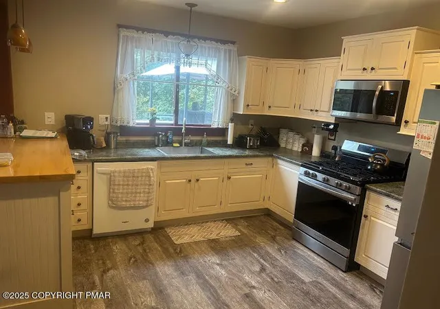 3rd image of 2329 Park Ave, Easton, PA 18045 | MLS# PM-137354