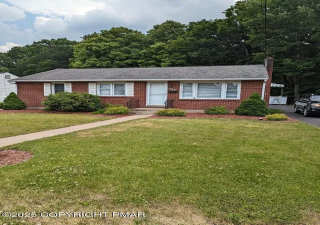 Homes for sale in Stroudsburg, PA | 1069 Fritz Ave, Stroudsburg, PA 18360 | MLS# PM-137628
