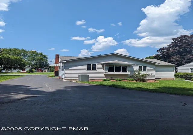 Homes for sale in Stroudsburg, PA | 1069 Fritz Ave, Stroudsburg, PA 18360 | MLS# PM-137628