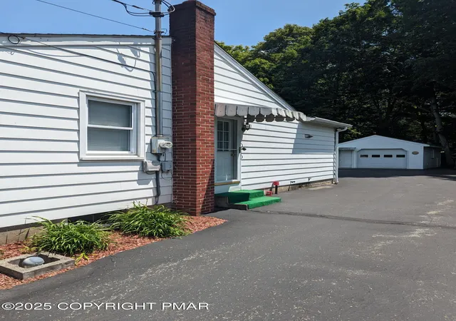 Homes for sale in Stroudsburg, PA | 1069 Fritz Ave, Stroudsburg, PA 18360 | MLS# PM-137628