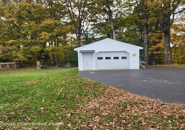 Homes for sale in Stroudsburg, PA | 1069 Fritz Ave, Stroudsburg, PA 18360 | MLS# PM-137628