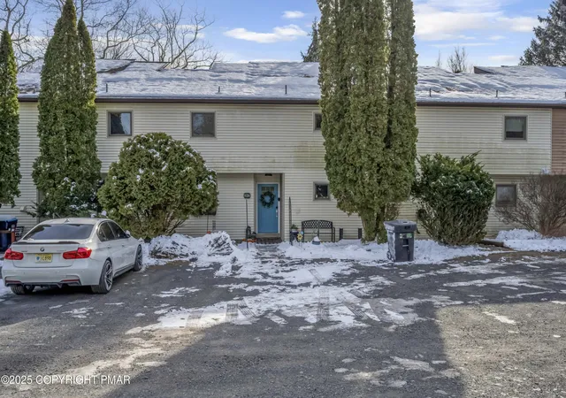 Homes for sale in Tannersville, PA | 1126 Incline Vlg E, Tannersville, PA 18372 | MLS# PM-137815