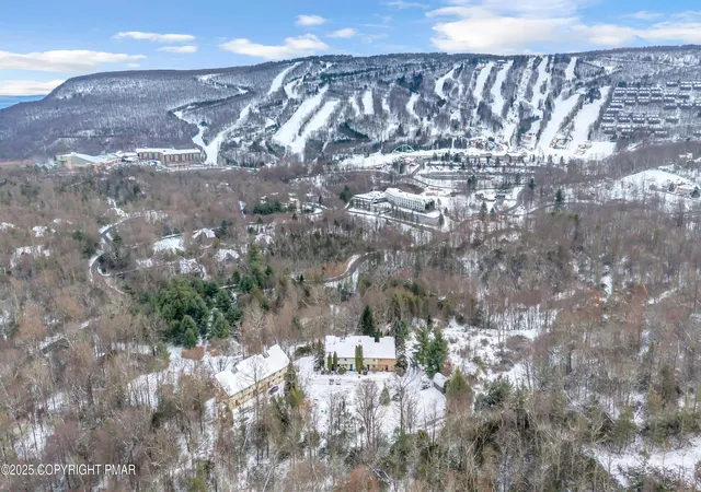 Homes for sale in Tannersville, PA | 1126 Incline Vlg E, Tannersville, PA 18372 | MLS# PM-137815