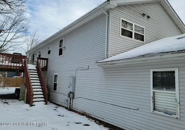 Photo 7 of Single family home for sale at 1074 7 Nations Dr, Tobyhanna, PA 18466 | MLS# PM-137902 | Listing updated on 2026-01-10