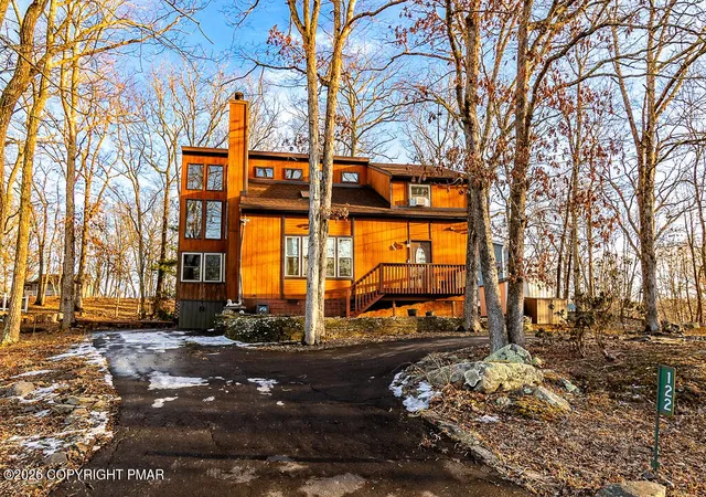 Photo 1 of Single family home for sale at 122 Dover Dr, Bushkill, PA 18324 | MLS# PM-138222 | Listing updated on 2026-04-08