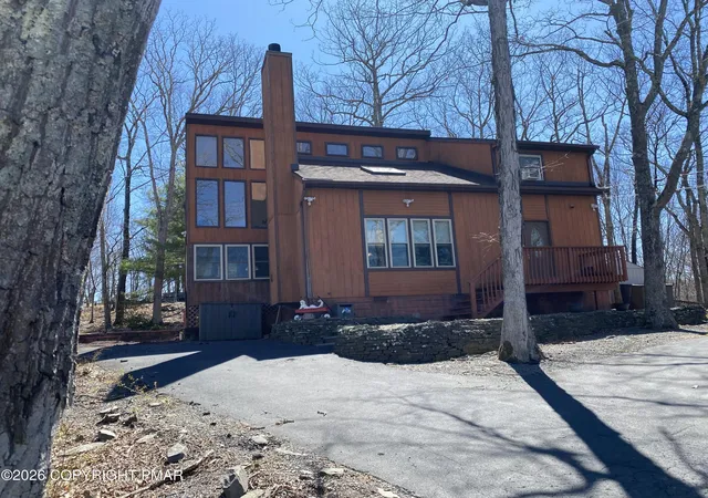 Photo 49 of Single family home for sale at 122 Dover Dr, Bushkill, PA 18324 | MLS# PM-138222 | Listing updated on 2026-04-08