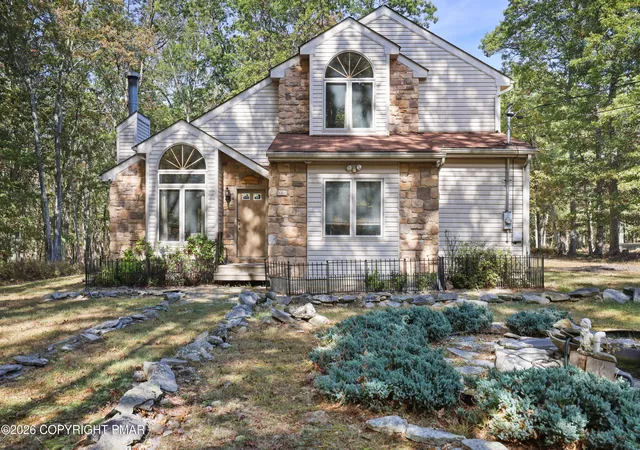 Photo 2 of Single family home for sale at 3176 Bluebird Dr, Bushkill, PA 18324 | MLS# PM-138135 | Listing updated on 2026-01-08