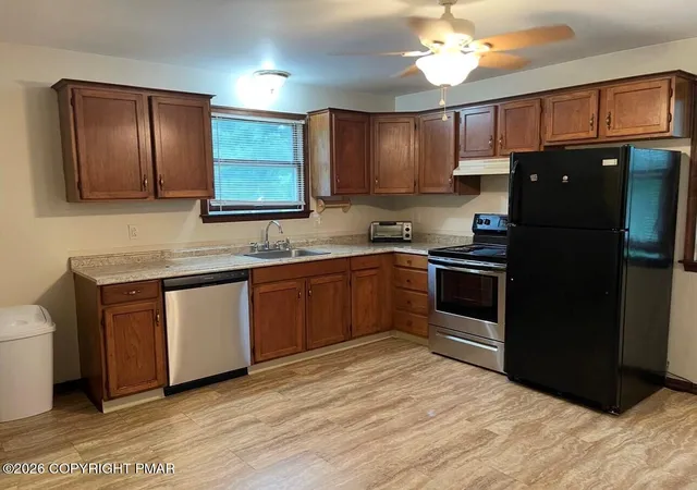 Listing Photo 2 - Condo for sale in building located at 409 Warner Dr, Saylorsburg, PA 18353 - Unit #