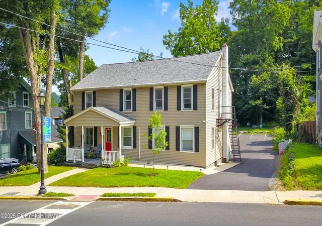 Listing Photo 2 - Condo for sale in building located at 36 Main St, Delaware Water Gap, PA 19087 - Unit #
