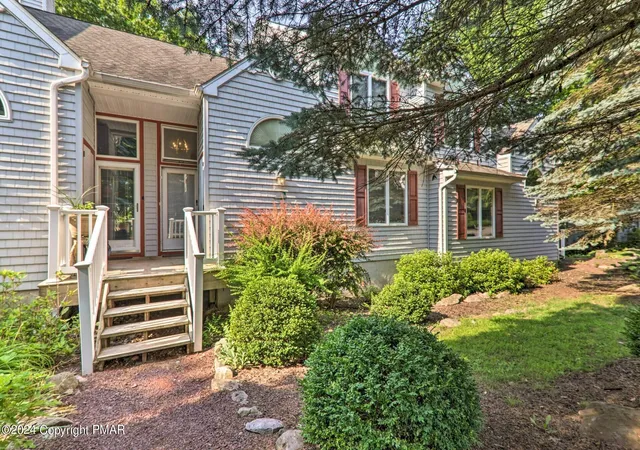 Homes for sale in Lake Harmony, PA | 102 Laurelwoods Dr, Lake Harmony, PA 18624 | MLS# PM-138585