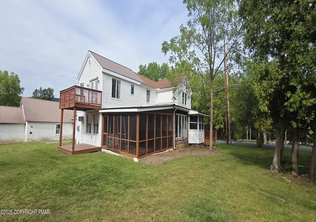 Photo 3 of Single Family Residence at 117 Rinker Rd, Stroudsburg, PA 18360 | MLS# PM-138297 | | Sold on 2026-04-30
