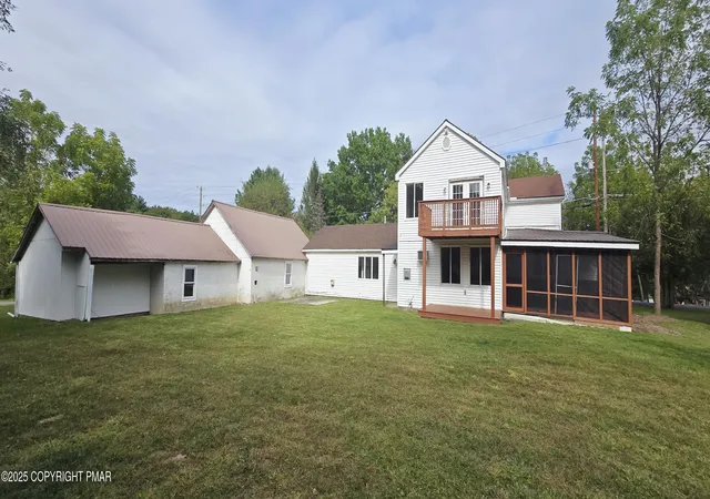 Photo 4 of Single Family Residence at 117 Rinker Rd, Stroudsburg, PA 18360 | MLS# PM-138297 | | Sold on 2026-04-30