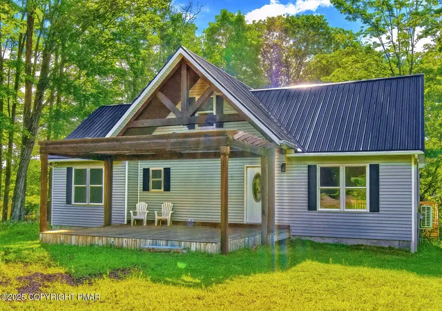 Photo 1 of Single family home for sale at 348 Summit Rd, Swiftwater, PA 18370 | MLS# PM-138405 | Listing updated on 2026-04-30