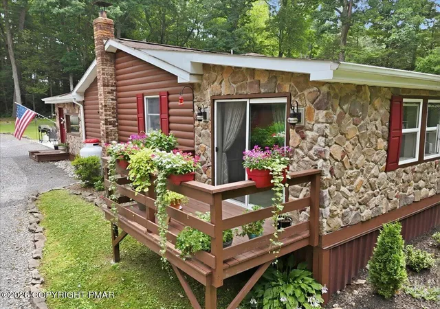 Photo 3 of Single family home for sale at 1646 Erie Ct, Effort, PA 18330 | MLS# PM-143299 | Listing updated on 2026-08-01